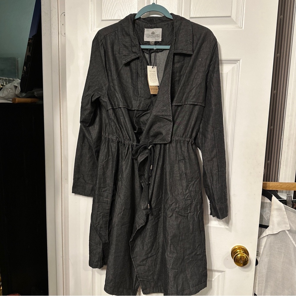 1 Sunset Lane Size LargeWomen’s Magnolia Blavk Wash Chambray Lightweight Jacket